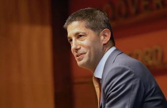 Ảnh minh họa từ ${$node["Webhook1"].json.body.source_name} về tài chính