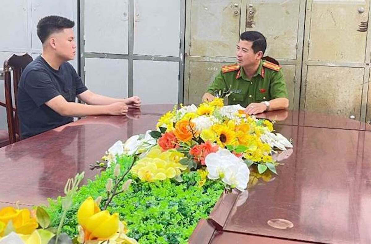 Tạm giữ nam thanh niên đuổi đánh 2 cô gái trong đêm - Nguồn ảnh: vtcnews.vn
