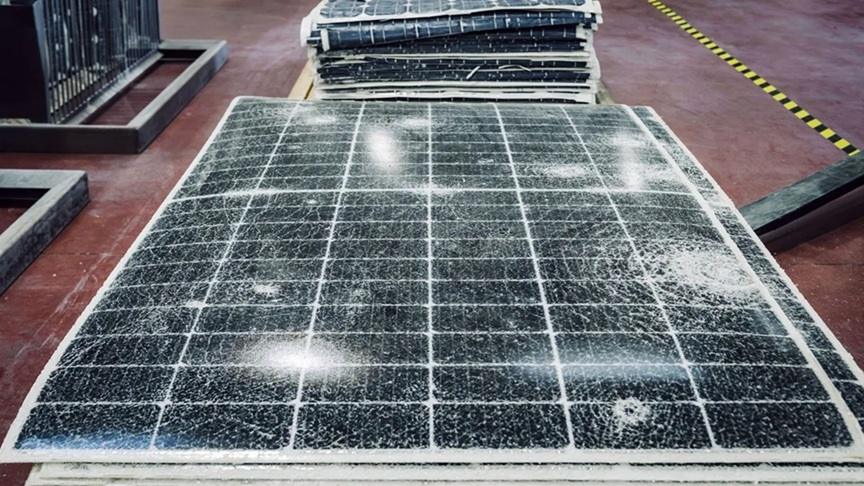 Tái chế tấm pin năng lượng mặt trời - Nguồn ảnh: esgtoday.com
