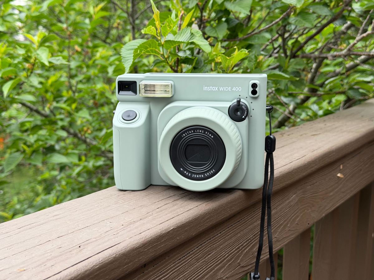 Instax Wide 400 - Nguồn ảnh: techcrunch.com