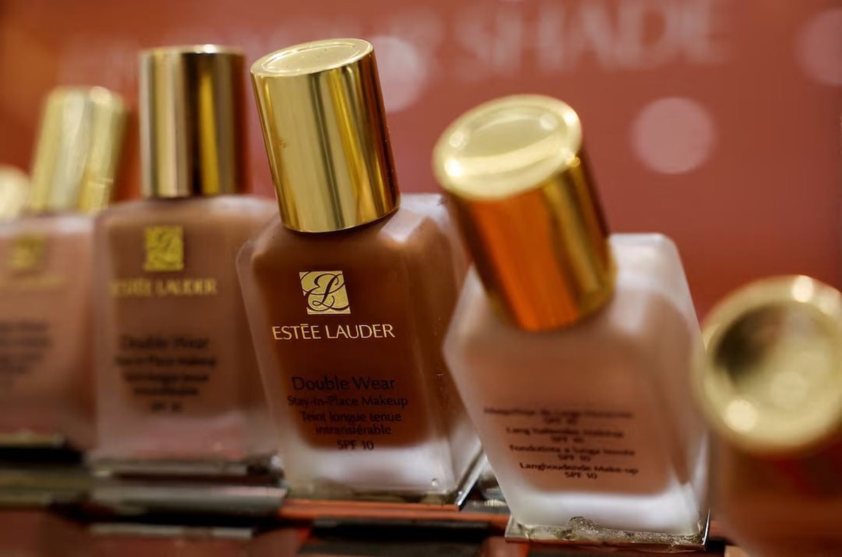 Sa thải nhân sự và nghịch lý lợi nhuận tại Estee Lauder - Nguồn ảnh: cafebiz.vn