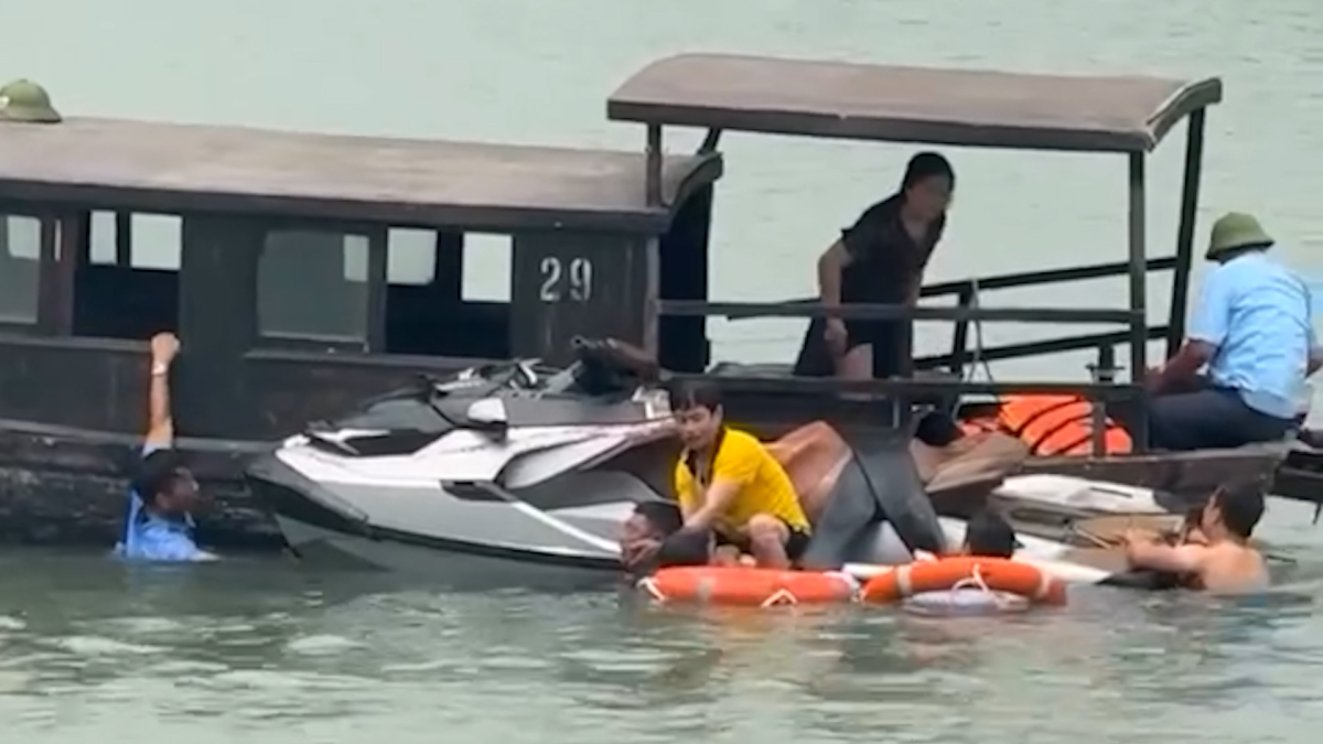 Cứu VĐV flyboard gặp nạn - Nguồn ảnh: vnexpress.net