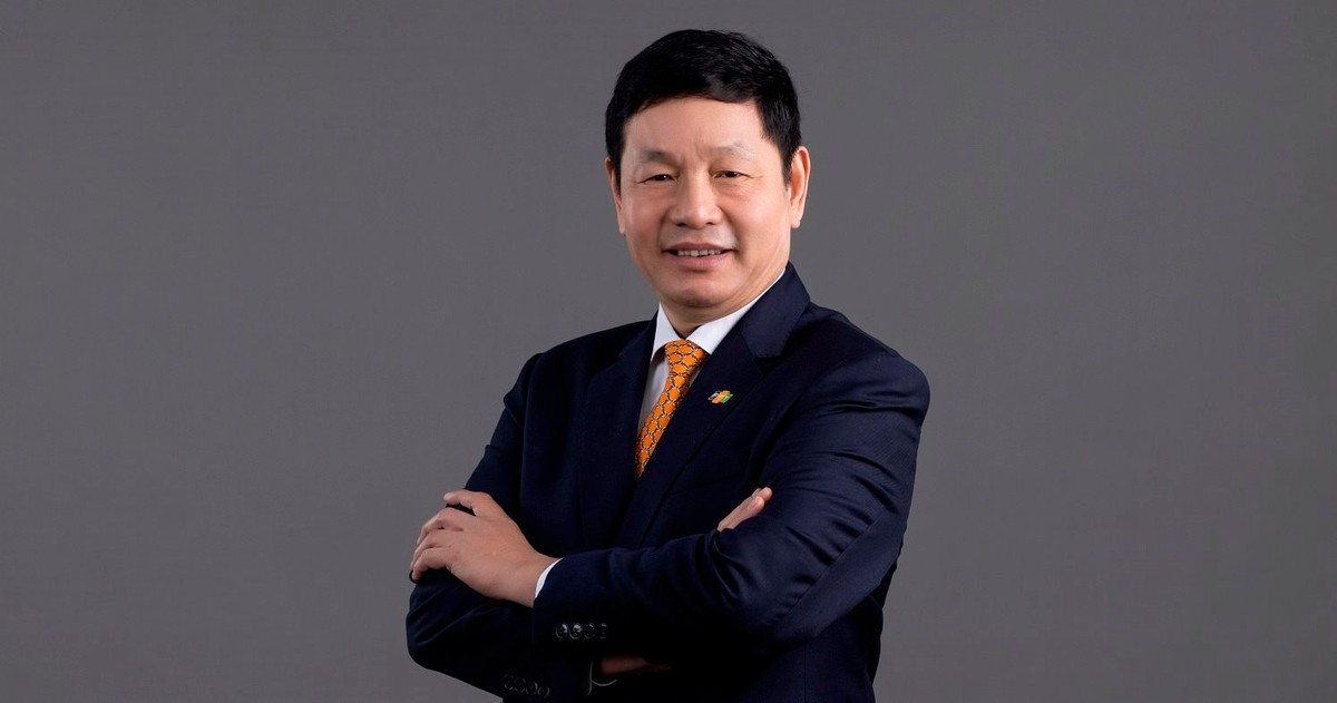 Huân chương Mặt Trời mọc và ông Trương Gia Bình - Nguồn ảnh: cafef.vn