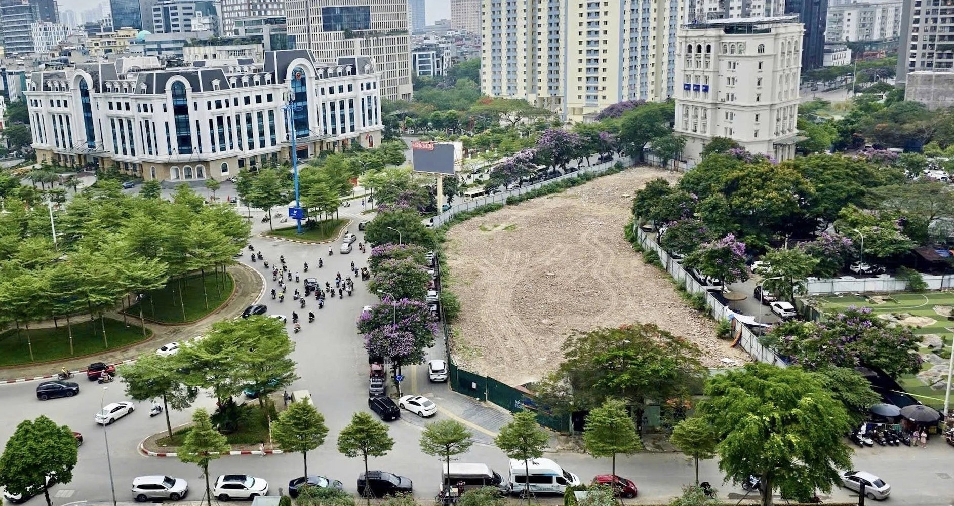Toàn cảnh đất vàng hoang phí giữa lòng Hà Nội - Nguồn ảnh: vietnamnet.vn