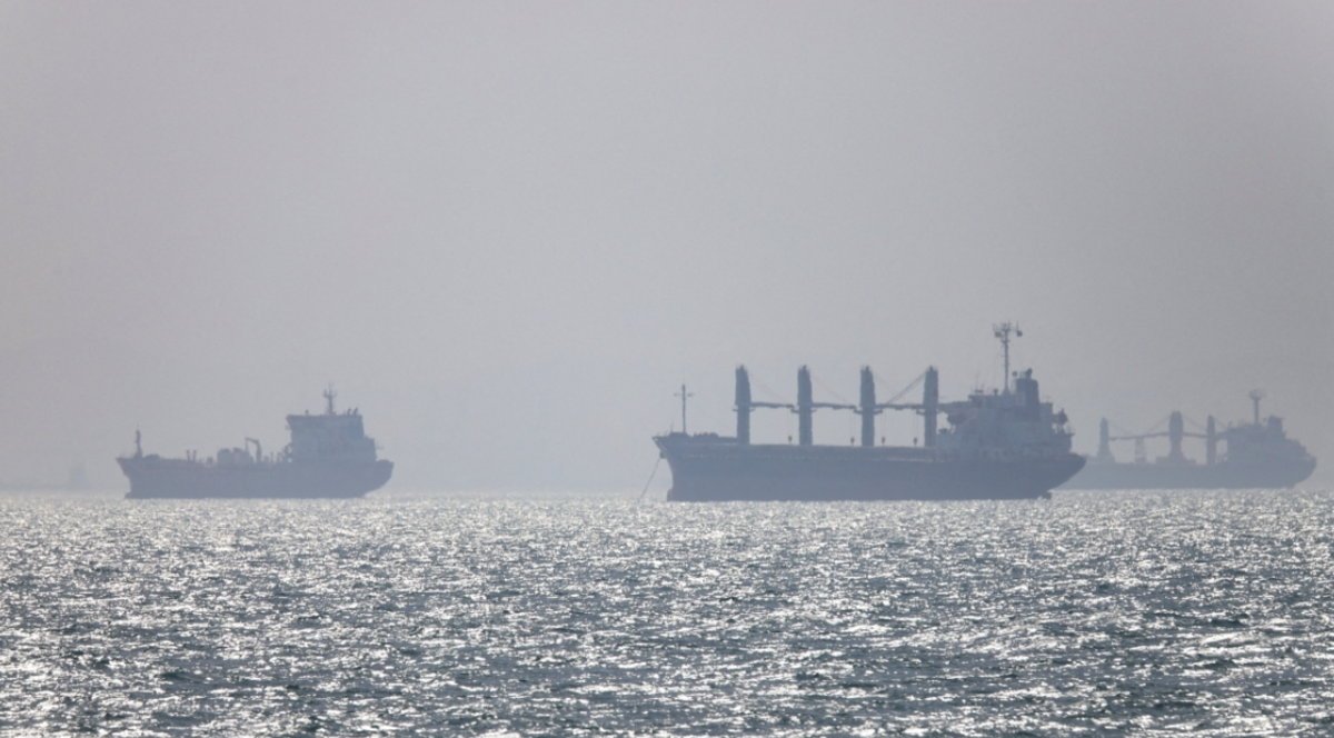 Eo biển Hormuz căng thẳng khi Iran dọa bắn tàu không tuân thủ - Nguồn ảnh: vtcnews.vn