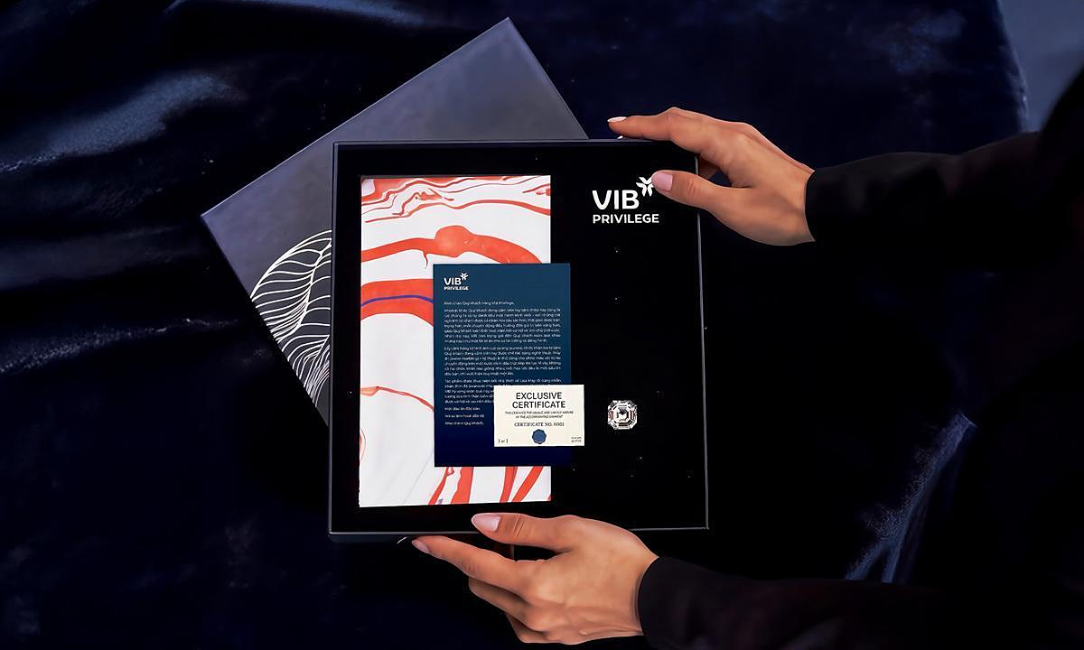 Khăn thủy ấn VIB - Nguồn ảnh: vnexpress.net