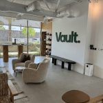 Ảnh minh họa từ ${$node["Webhook1"].json.body.source_name} về tài chính