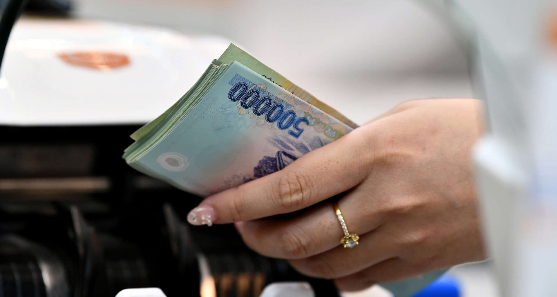 Tạm hoãn xuất cảnh vì nợ thuế 1 triệu đồng - Nguồn ảnh: vietnamnet.vn